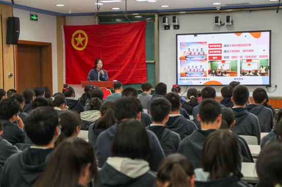 邹博玥--团委汇报.jpg
